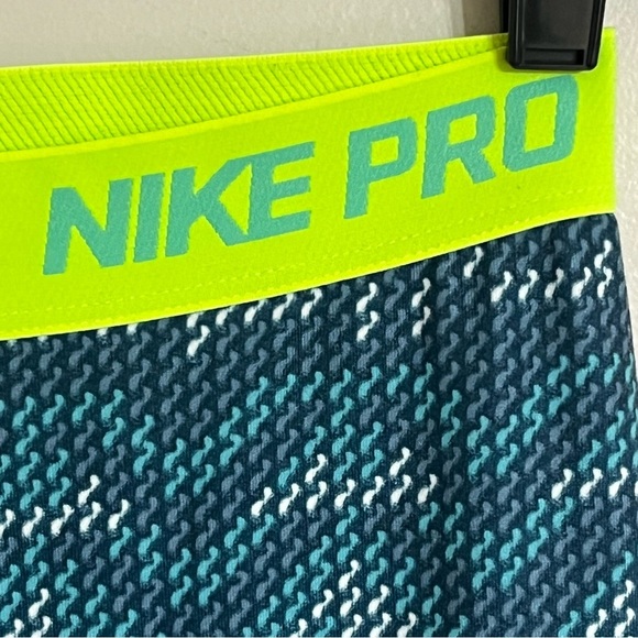 Nike Pro Women's Size Medium Green Geometric Print Dri-Fit Leggings - Picture 4 of 12